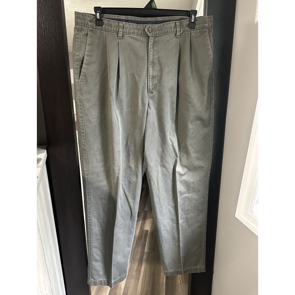 Dockers Men's Pleated Classic Fit Khakis Green Pleated Front Size 38x32